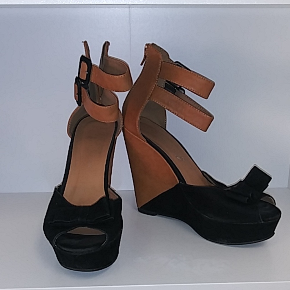 Heels - Picture 2 of 2